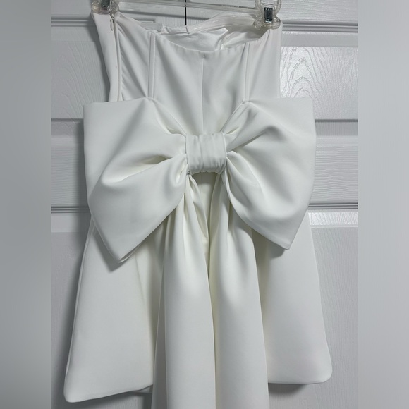 MEREDITH Strapless Bow Mini Dress - White - Picture 12 of 16